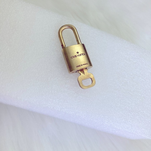 Louis Vuitton 317 - Picture 3 of 3